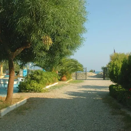 托雷萨拉切纳公寓式酒店